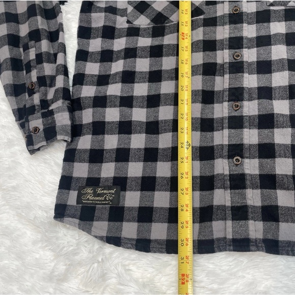 The Vermont Flannel Co. Men’s Size XL Black Gray Buffalo Plaid Button Down Shirt - Picture 8 of 9